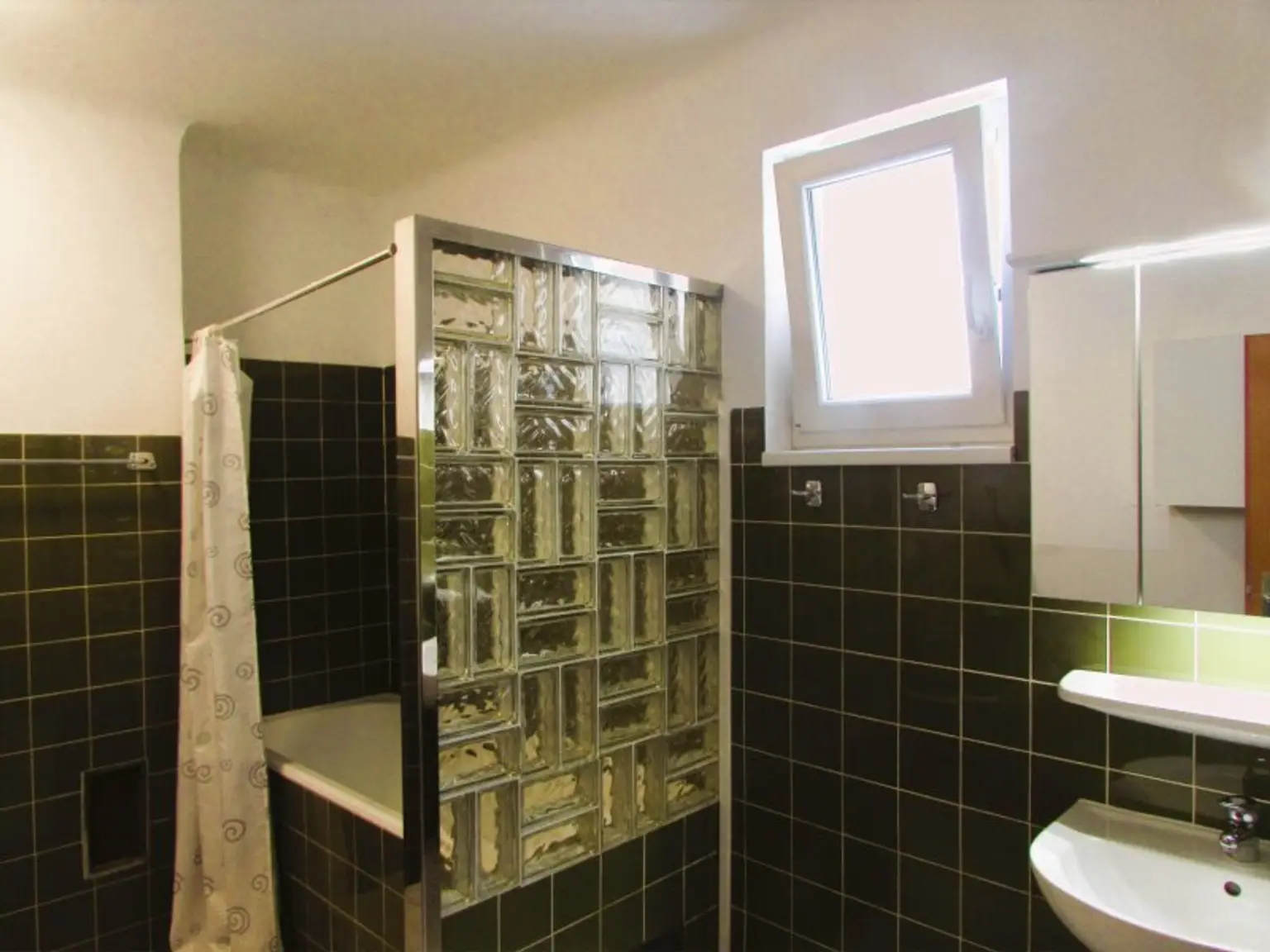 *****südseitige Wohnung mit großem Balkon*****