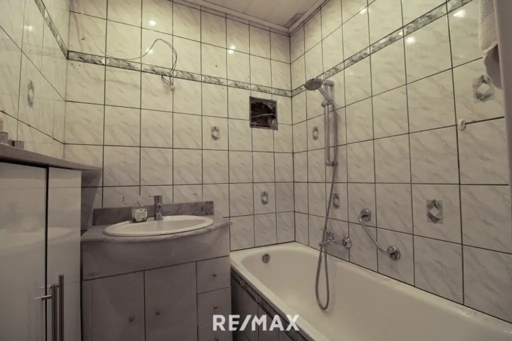 Sanierungsbedürftige 2-Zimmer-Wohnung mit Loggia – ruhige Lage