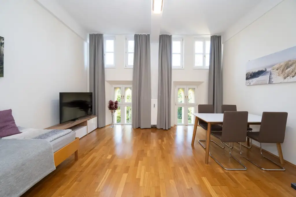 Tradition trifft Moderne – sonniges Apartment mit Küche und Parkplatz im Schloss Voglsang!