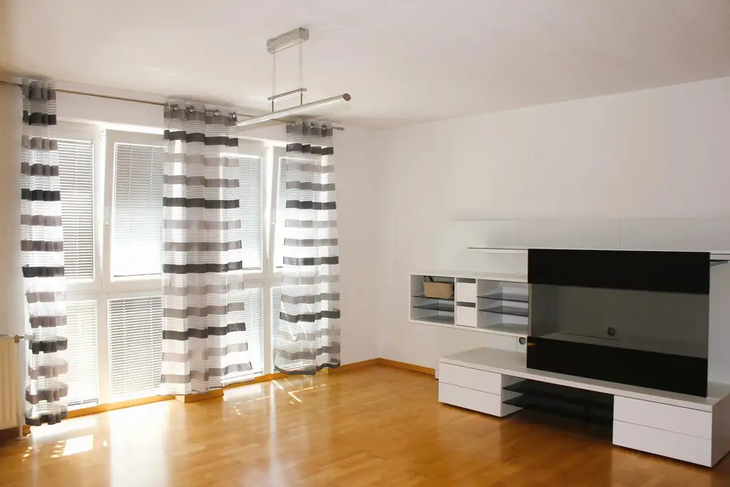 Moderne 3-Zimmer-Wohnung in zentraler Lage mit Tiefgaragenplatz