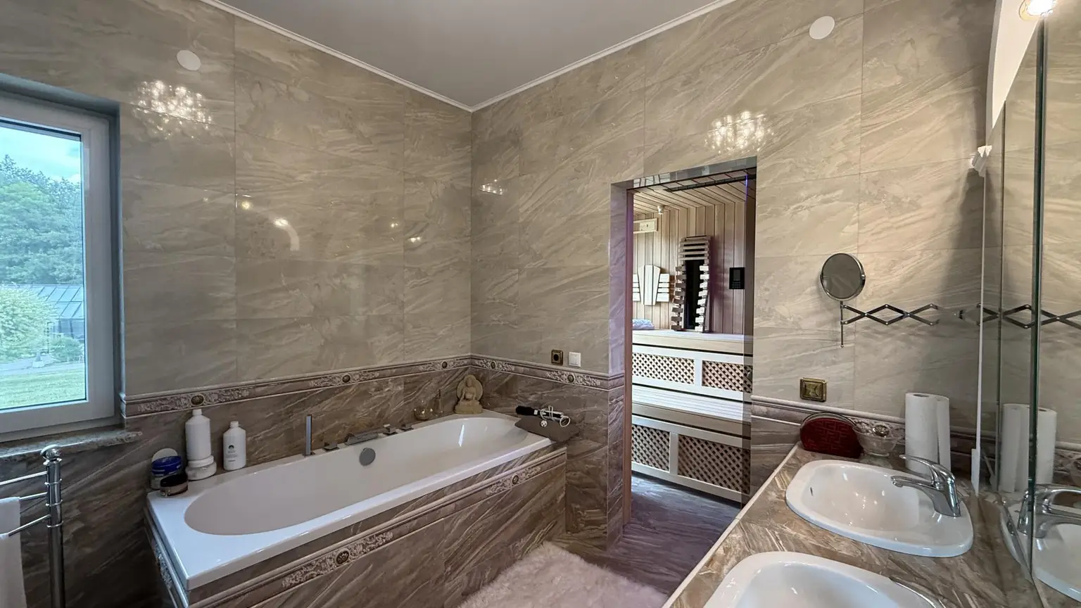 Badezimmer mit Sauna