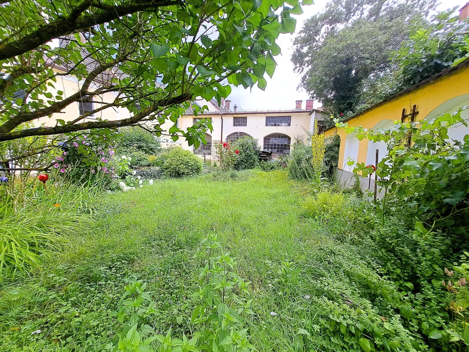 charmantes Wohnhaus mit zwei Wohneinheiten, Innenhof-Garten und Werkstatt - Steyr/Steyrdorf