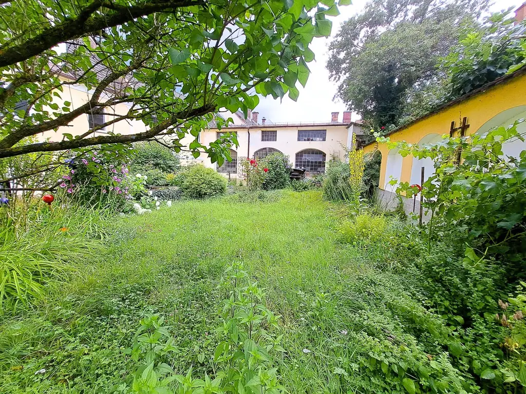 charmantes Wohnhaus mit zwei Wohneinheiten, Innenhof-Garten und Werkstatt - Steyr/Steyrdorf