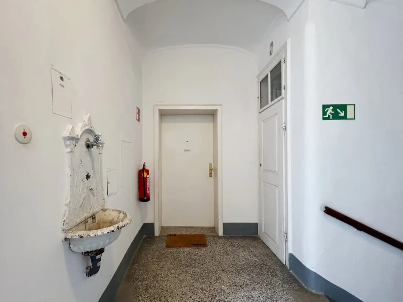 2-Zimmer Altbauwohnung in bester, zentraler Lage!