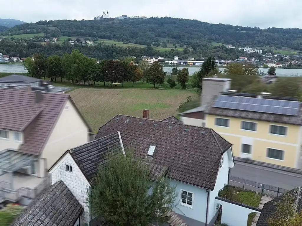 Bürgerliches Einfamilienhaus mit viel Platz, liebenswerten Garten und tollem Ausblick!