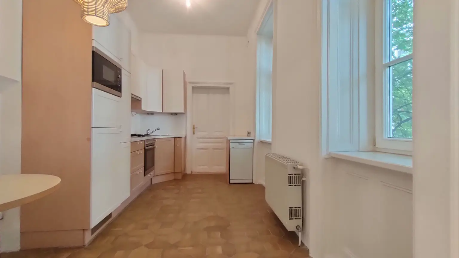 ! GEPFLEGTE 3 ZIMMER STILALTBAUHAUPTMIETE IN AKH-/UNI-/VOLKSOPERNNÄHE !