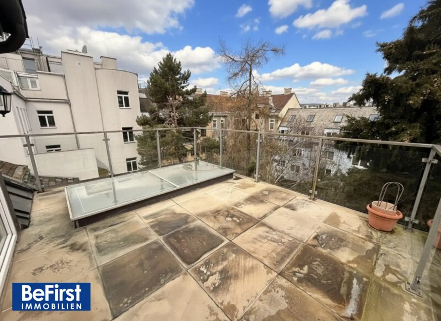 Einzigartige Gelegenheit: Traumhaftes Mehrfamilienhaus in eleganter Lage von Gersthof