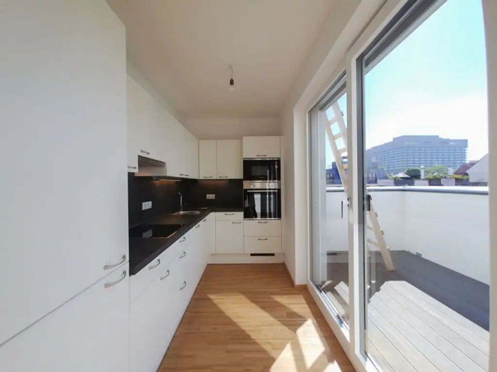 Hochwertige DG-Wohnung mit 3 Terrassen in der Staudgasse