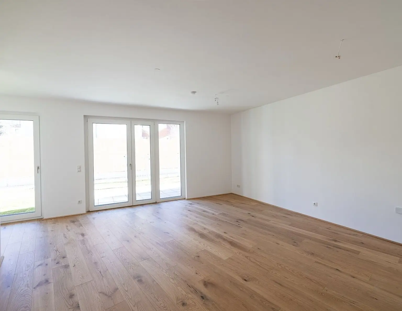 Stadtnahes Wohnglück: Investieren Sie in zeitgemäße Neubauten am Stadtrand