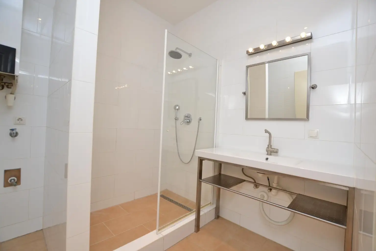 Gemütliche 2-Zimmer-Altbauwohnung mit Balkon und top Infrastruktur!
