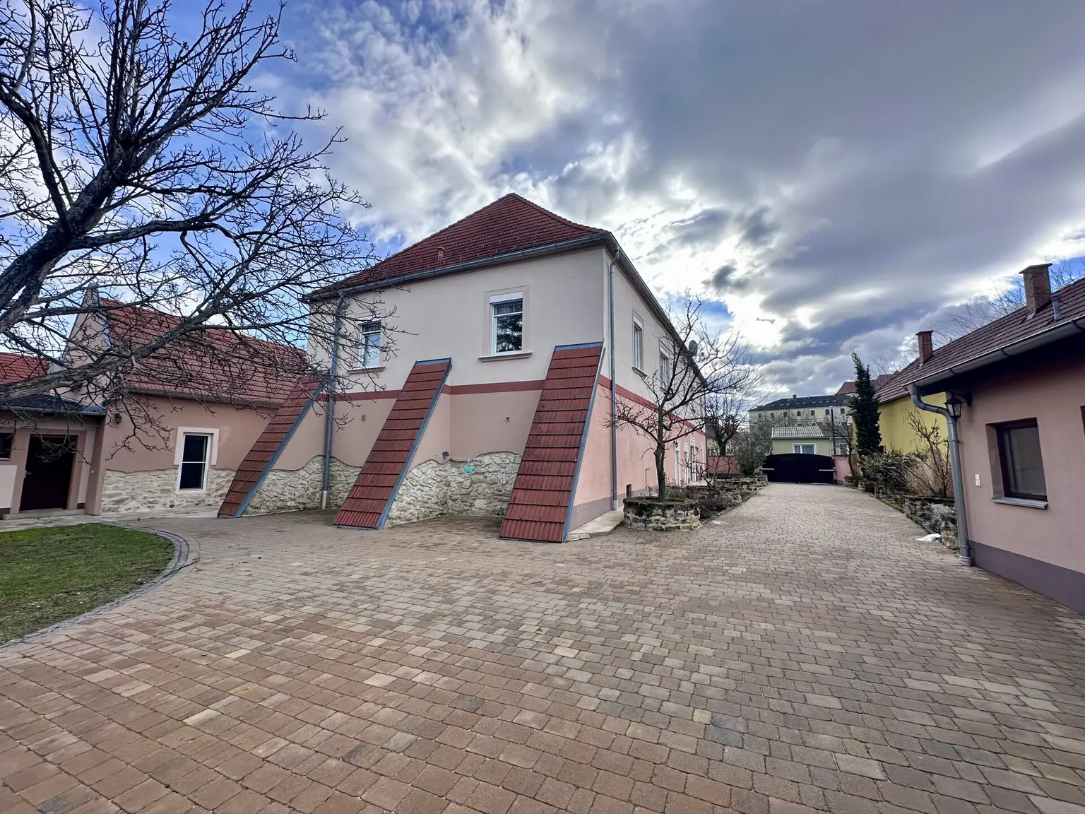 Historische Altbauvilla trifft auf modernen Luxus – Ihre private Residenz an der Leitha!