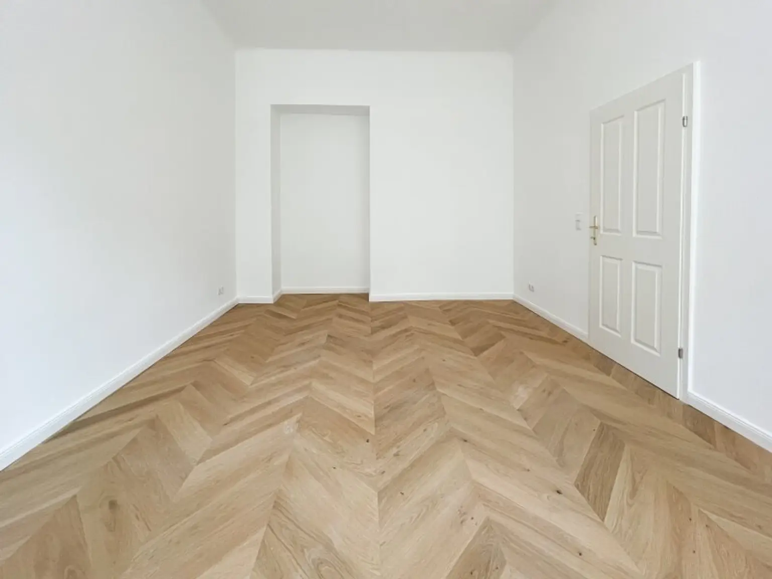 NÄHE AUGARTEN: wunderschön sanierte Altbauwohnung mit neuer Küche