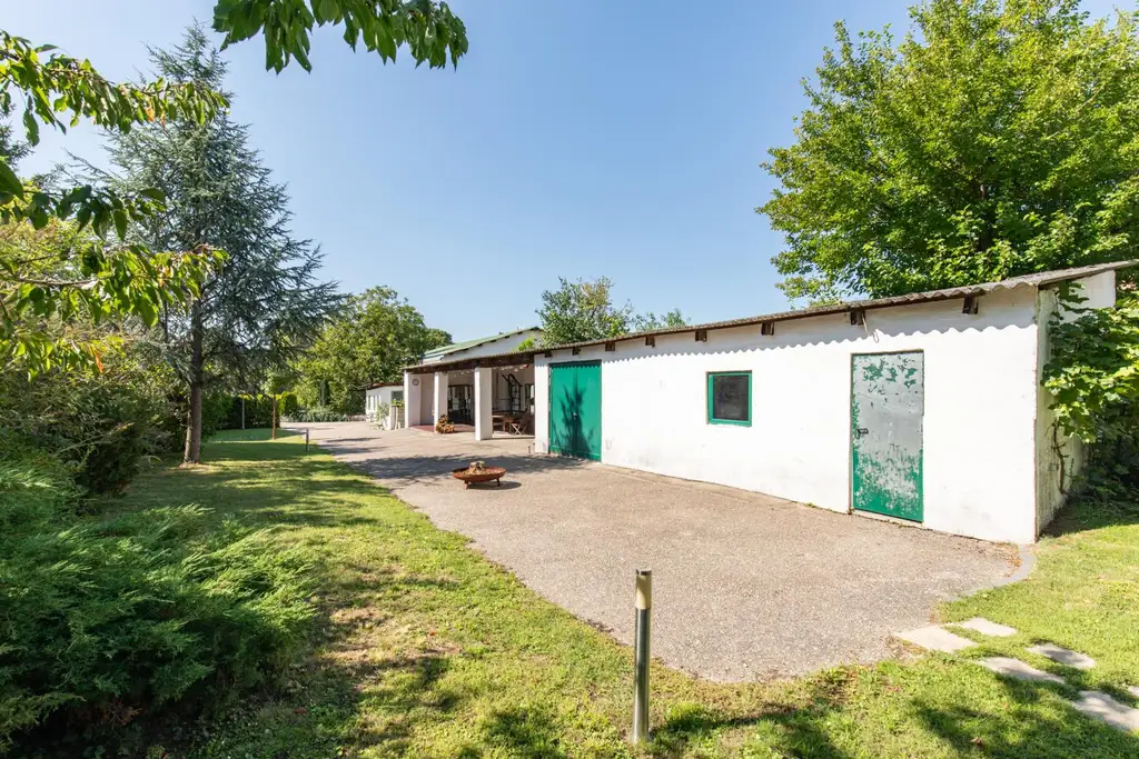 Vielseitiges Anwesen mit Wohn- und Geschäftshaus, Nebengebäuden & Garten