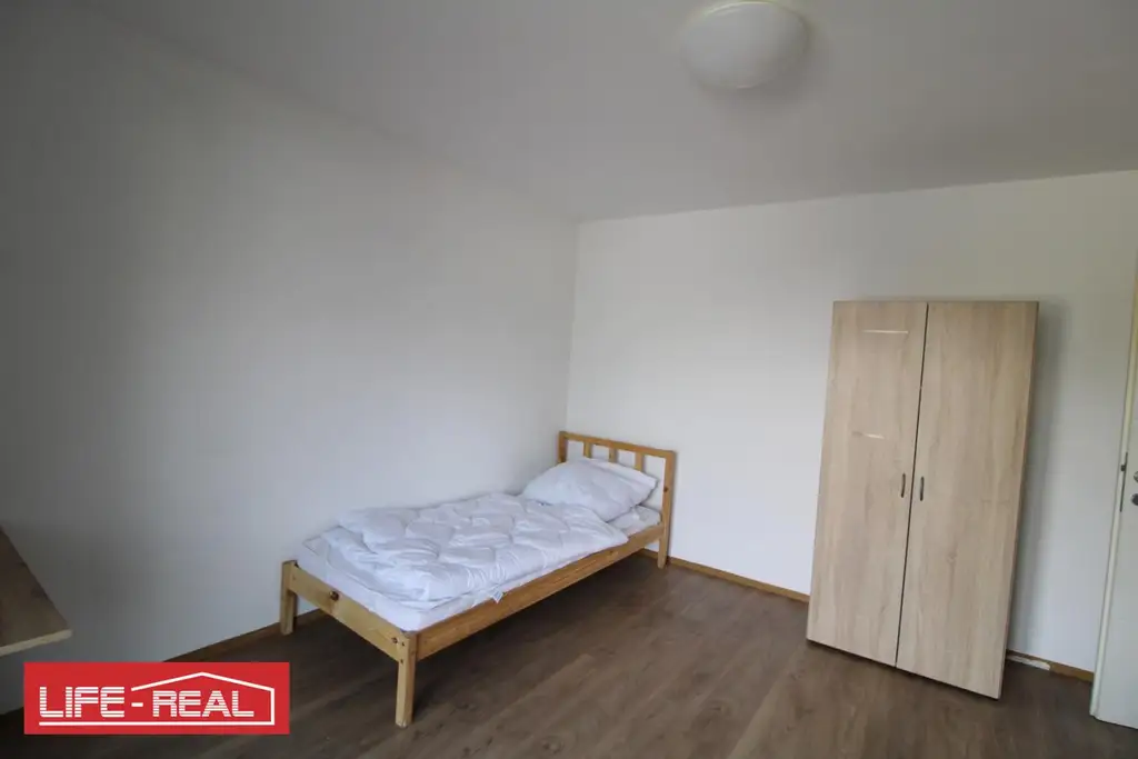 Investitionsmöglichkeit mit Entwicklungspotential - Zwei vermietete Arbeiterquartiere und Betriebsbaugrund mit hoher Rendite!