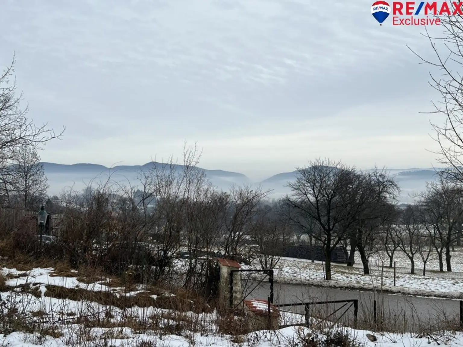 Der Hohen Wand und dem Schneeberg so nah! Sanierungsbedürftiges Einfamilienhaus mit Garten und Garage!