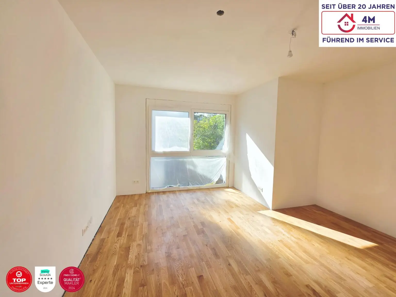 Between Calm and Clarity-Ein Reihenhaus, das Licht und Stille in Balance bringt