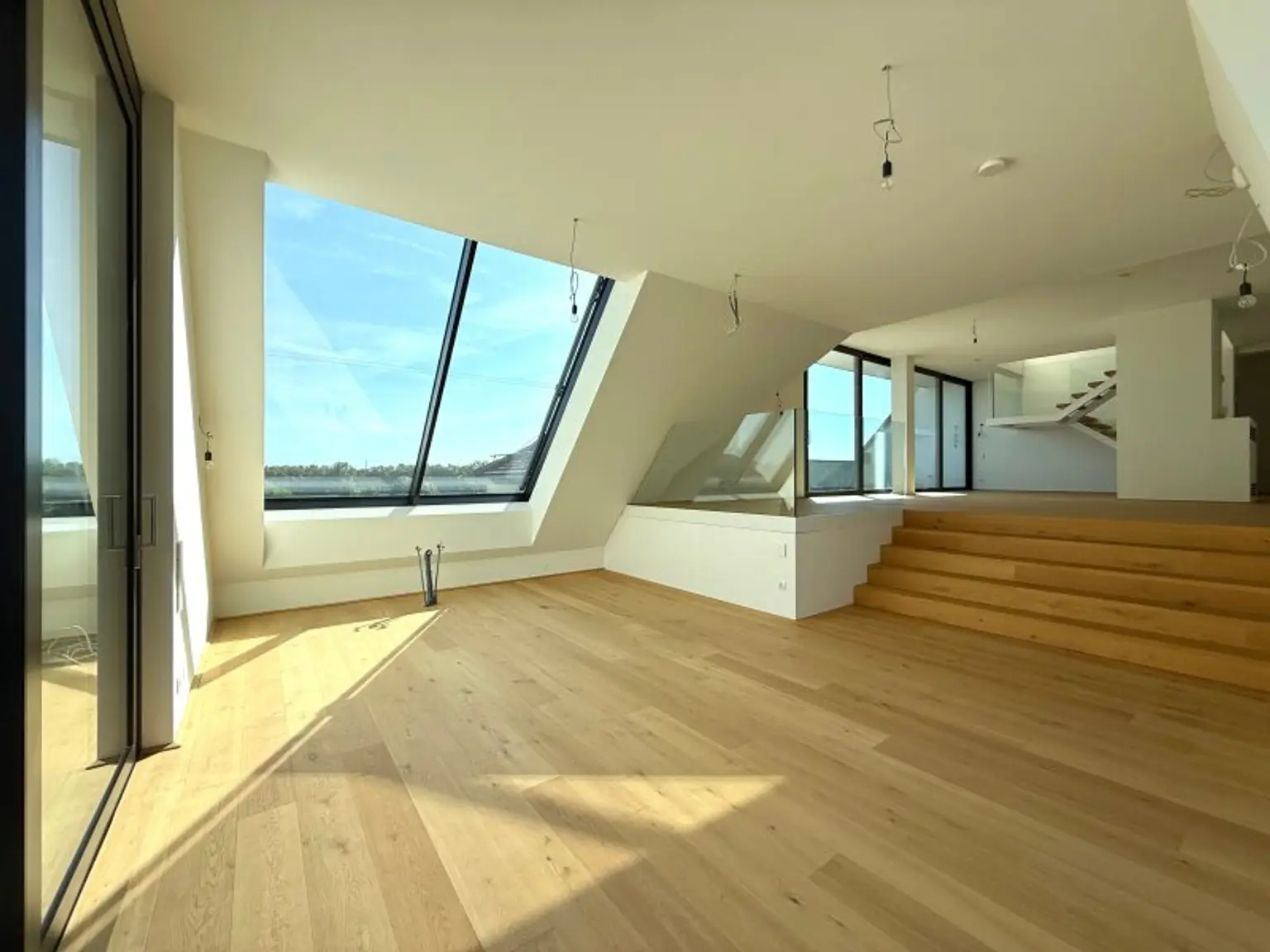 ERSTBEZUG MIT BADESTEG AM WASSER: Ruhelage mit Fernblick über die Donau I großzügige Terrassen & geräumige Wohnküche