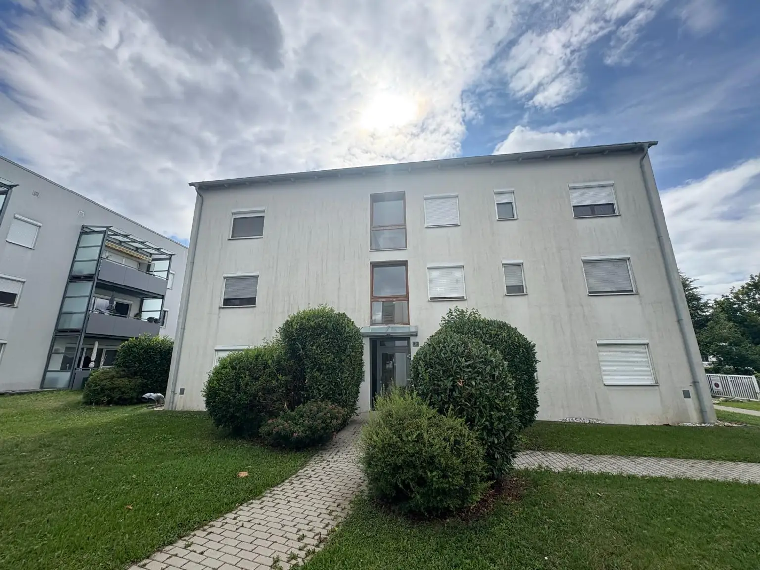 Geräumige 3-Zimmer Wohnung mit Loggia in zentraler Lage
