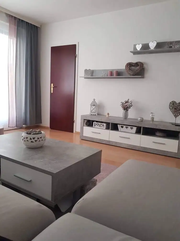 GARCONNIERE MIT LOGGIA NÄHE LAXENBURGERSTRASSE/ SOFORT TERMIN AUSMACHEN