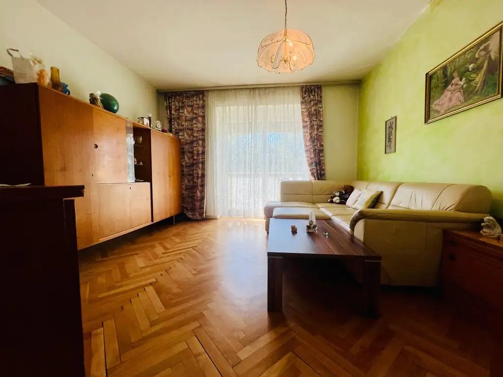 Charmante 3 Zimmer EG Wohnung mit 2 Loggien und Garage