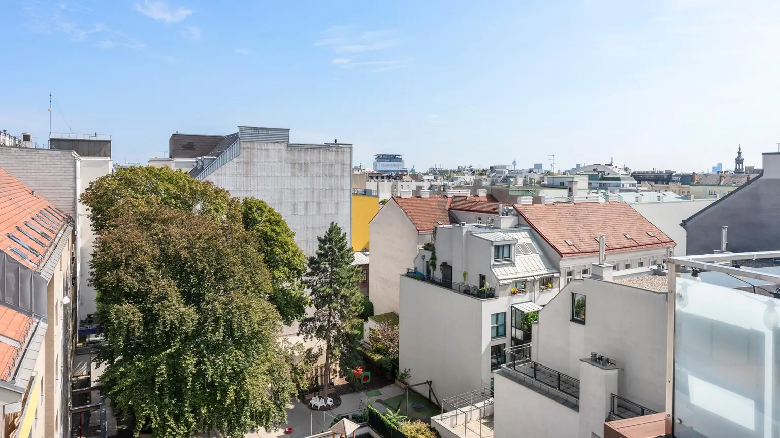 Wohnen über den Dächern Wiens – Maisonette-Highlight mit 3 Aussenflächen mitten im 7. Bezirk!