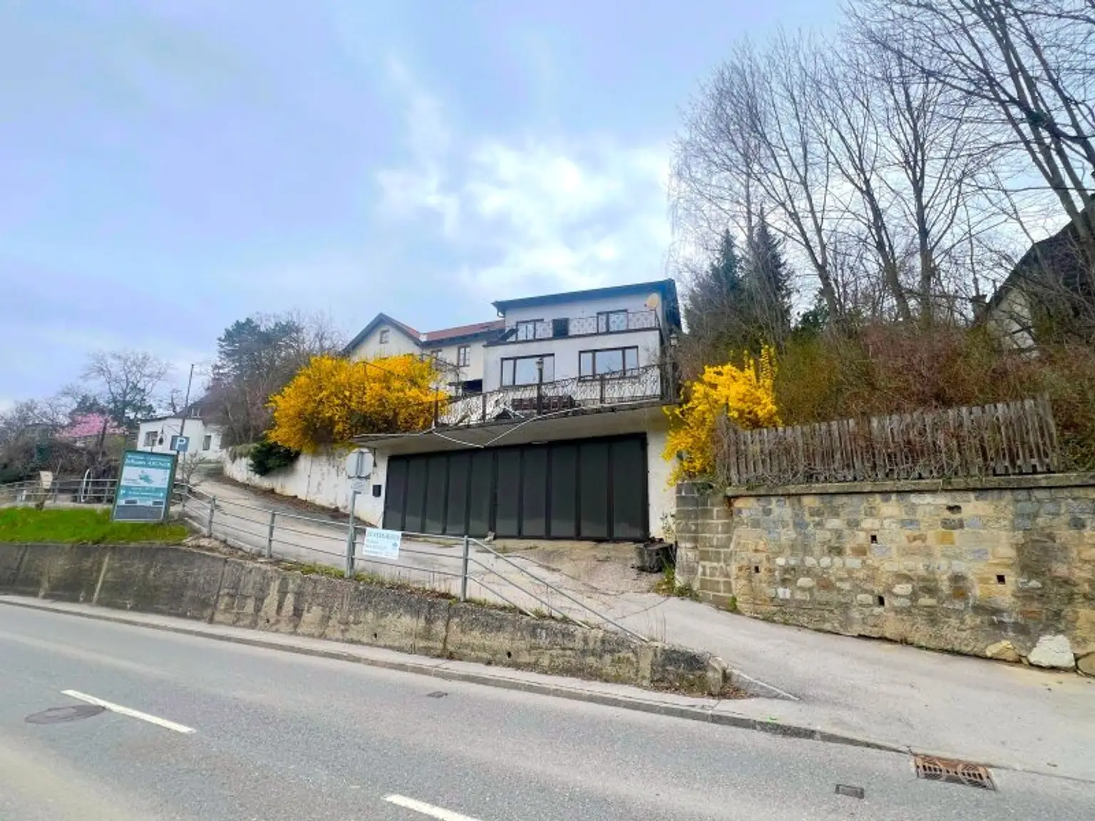 Direkt am Weinberg | Südhang-Lage mit großem Garten und eigenem Weingarten