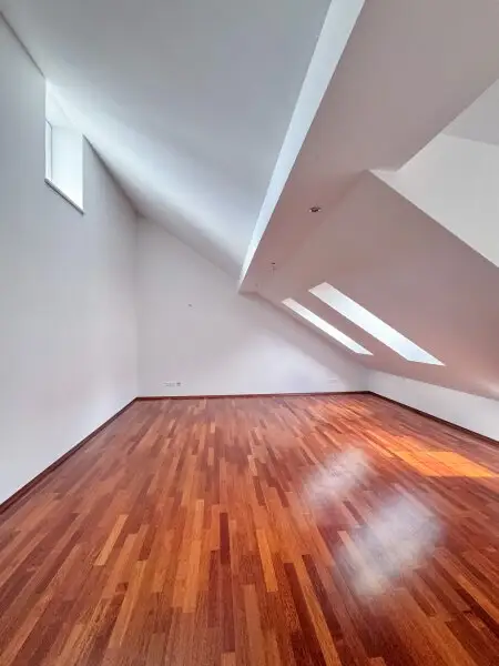 140 m2 große Drei-Zimmer Wohnung mit 40 m2 großer Dachterrasse! Neustiftgasse/ Sankt-Ulrich-Platz!