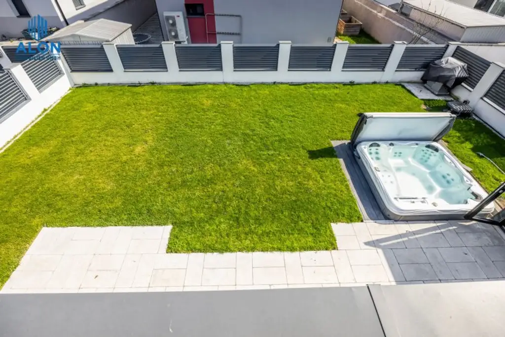 EXKLUSIVES WOHNHAUS | WOHNTRAUM | GROSSER GARTEN MIT WHIRLPOOL & SAUNA