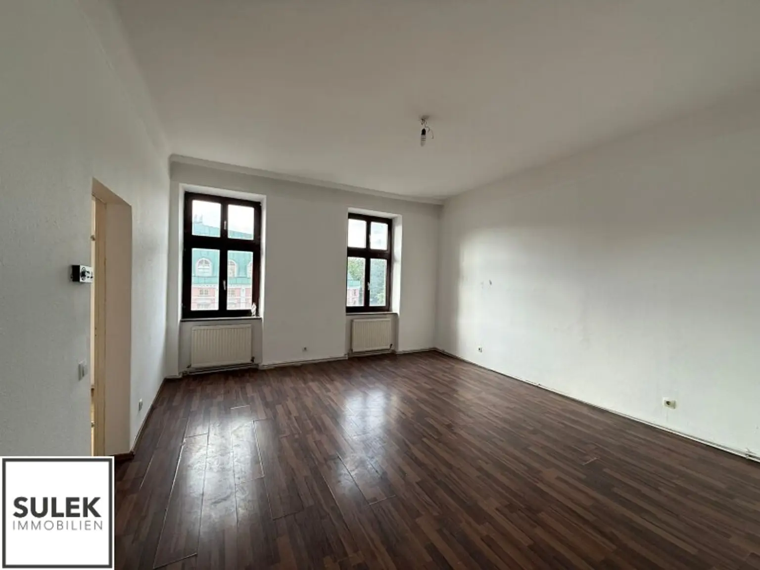 Ganzes Haus zu mieten: 1 Geschäftslokal, 1 Büro, 2 Wohnungen nahe U1
