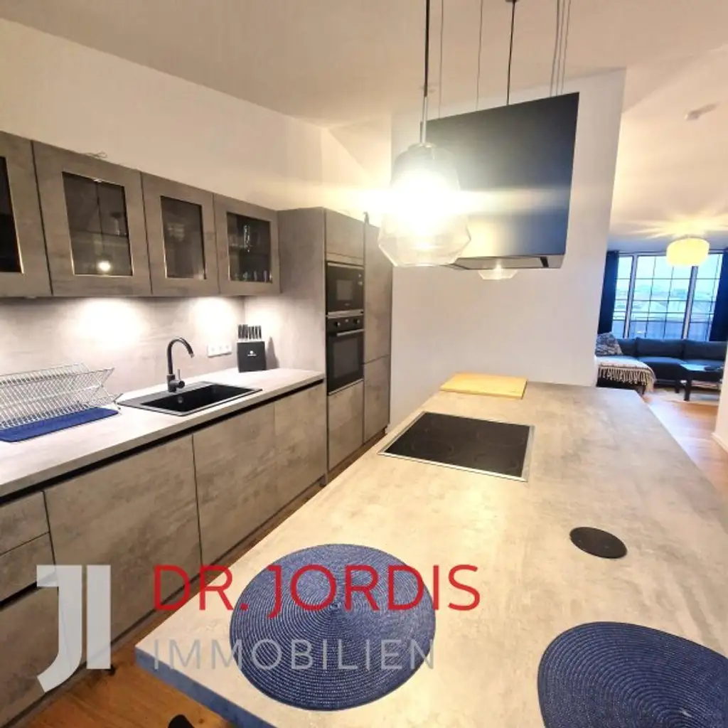 Maisonette- Dachgeschosswohnung mit Terrasse und Fernblick bis Schönbrunn, möbliert