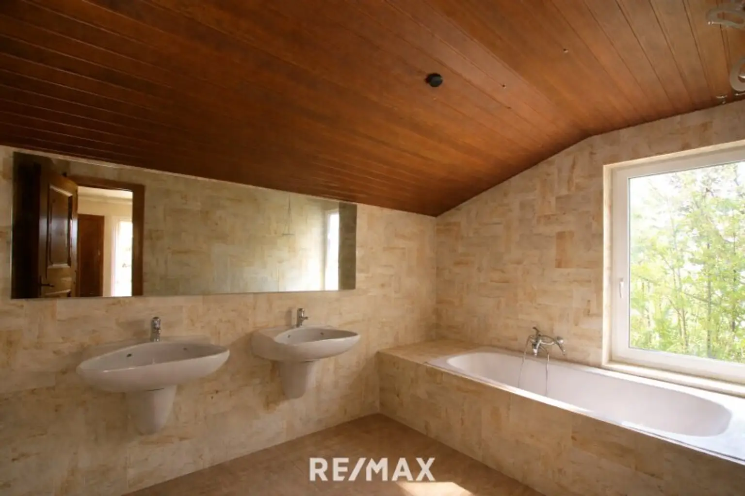 Badezimmer (virtuell eingerichtet)