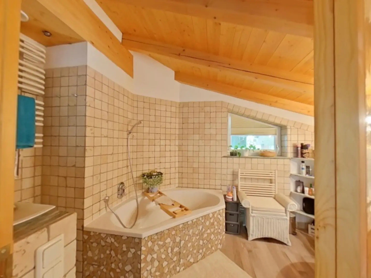 Wohnen in Seefeld – Bungalow mit Gartenidylle und Doppelgarage