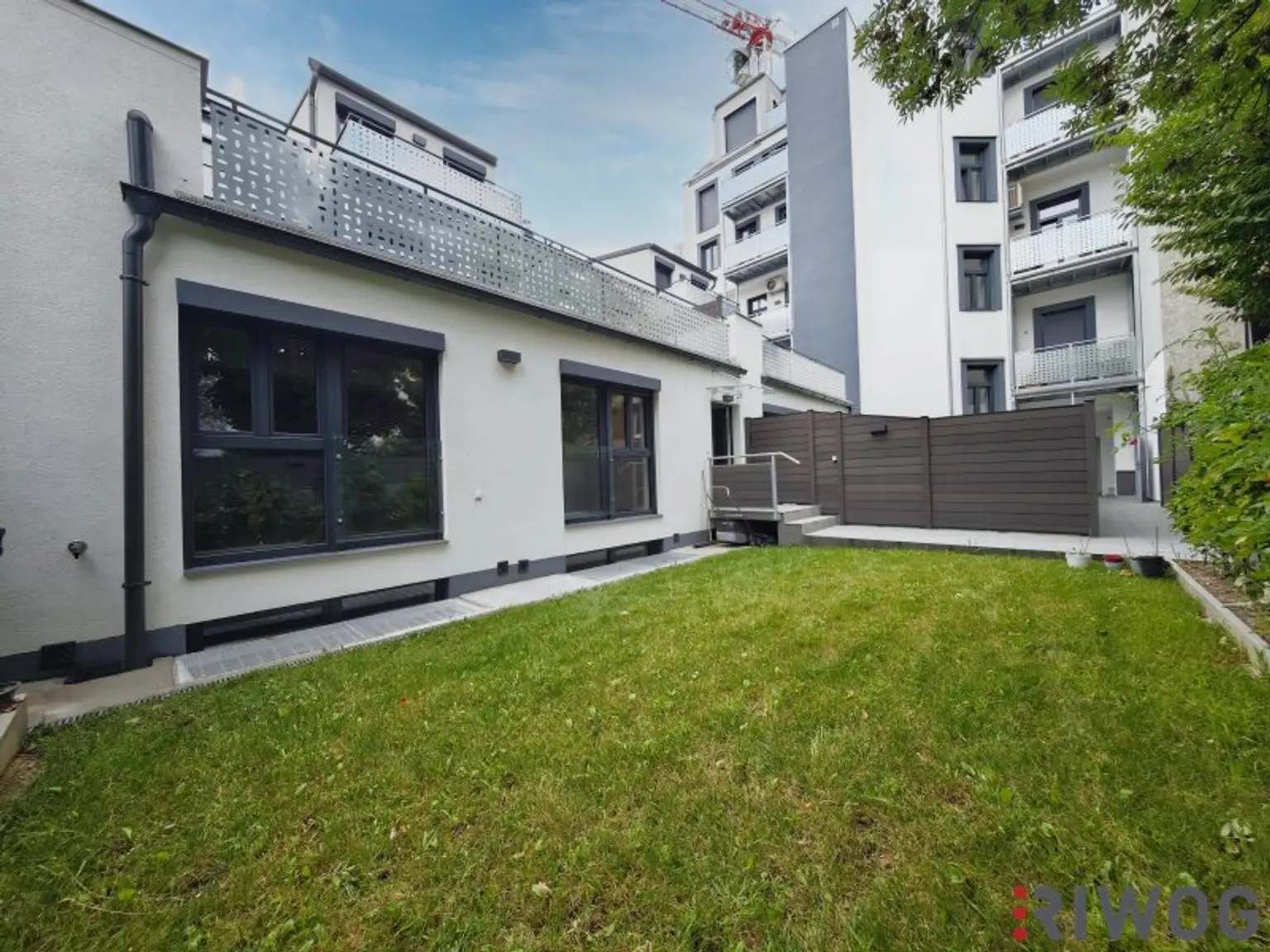 ERSTBEZUG | Townhouse mit Eigengarten in ruhiger Innenhoflage | auch Wohn-Büro Kombination möglich