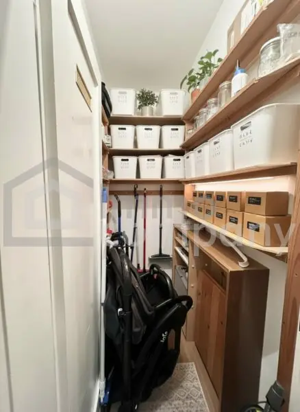 3-Zimmer-Wohnung mit Loggia in U-Bahn Nähe!