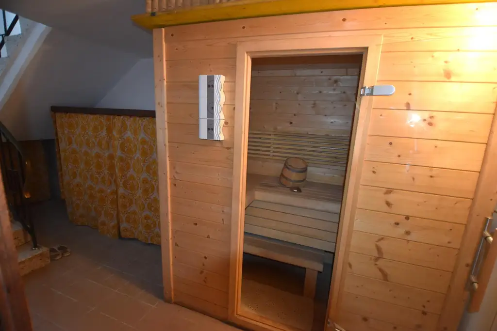 Mehrfamilienhaus mit viel Potenzial und Bauland-Agrar Widmung!