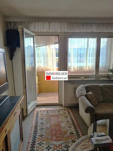 ****GELEGENHEIT, SONNIGE EIGENTUMSWOHNUNG MIT LOGGIA, ALLE NEBENRÄUME, HOHER LIFTSTOCK