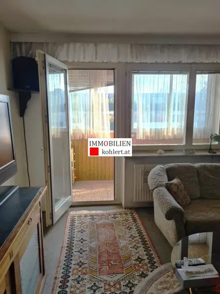 ****GELEGENHEIT, SONNIGE EIGENTUMSWOHNUNG MIT LOGGIA, ALLE NEBENRÄUME, HOHER LIFTSTOCK