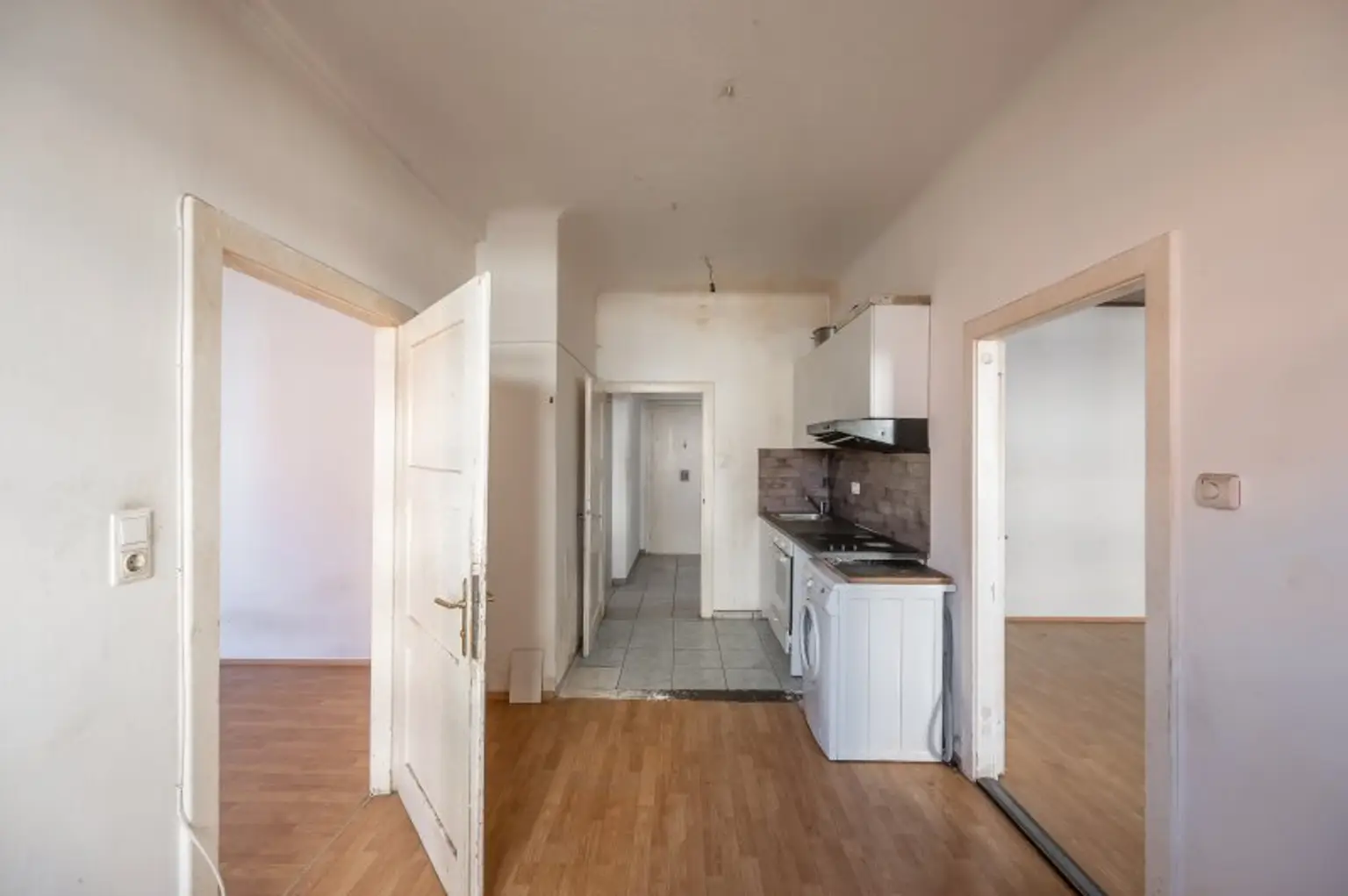 ++NEU++ 3-Zimmer Altbau-Wohnung (sanierungsbedürftig) mit viel Potenzial!