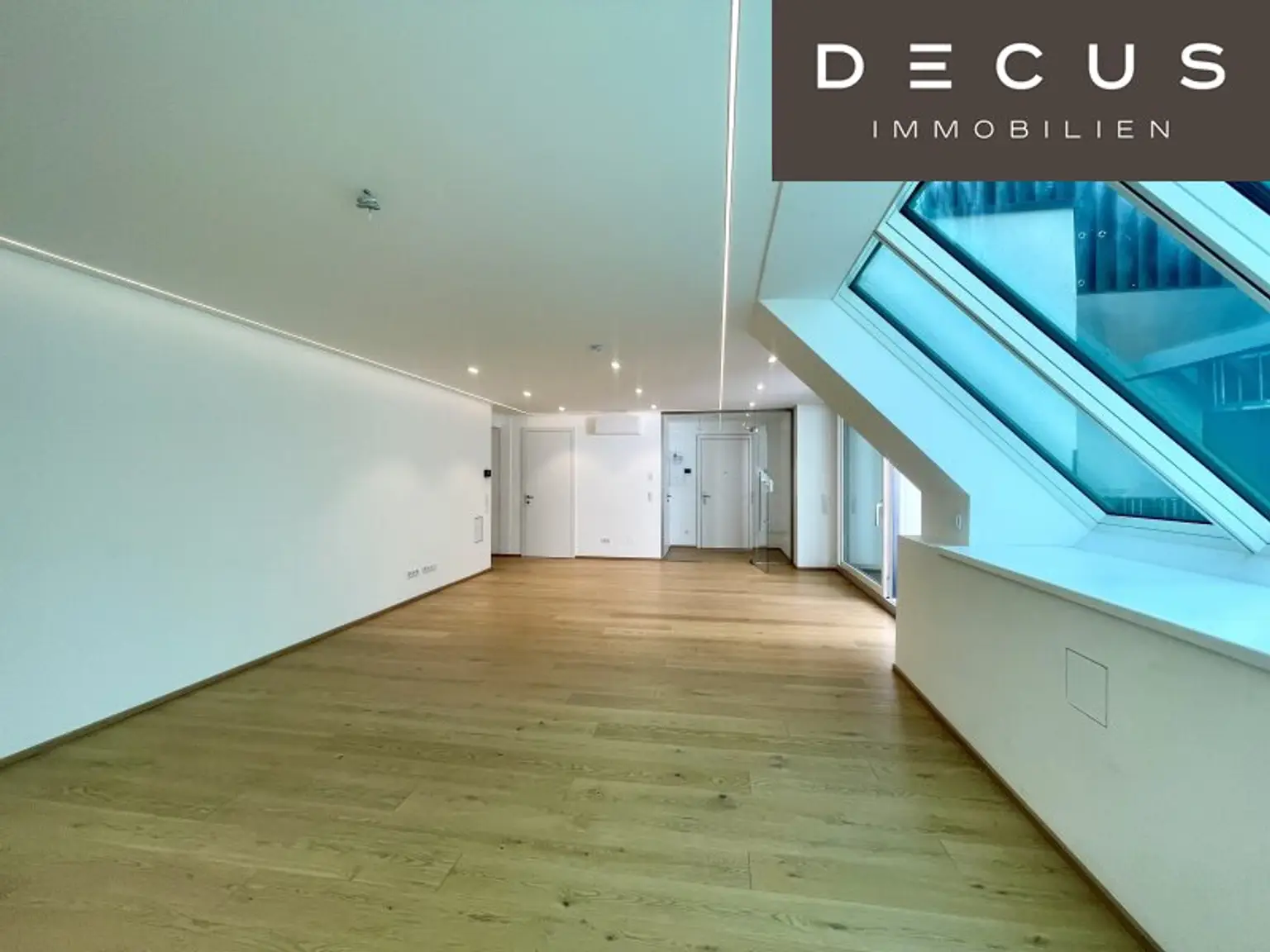 RESIDIEREN AM STADTPARK | ELEGANTE DACHGESCHOSSWOHNUNG | RUHIGE HOFSEITIGE 12 m2 TERRASSE | 4 ZIMMER | 2 BÄDER