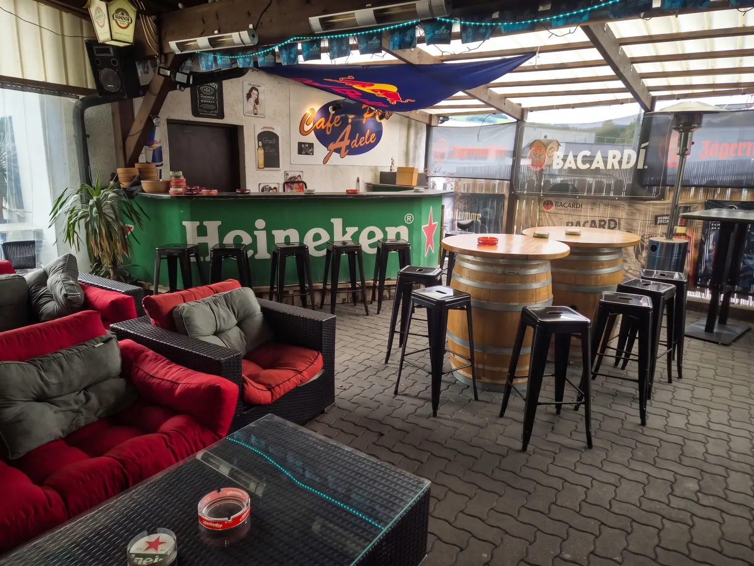 überdachte Lounge