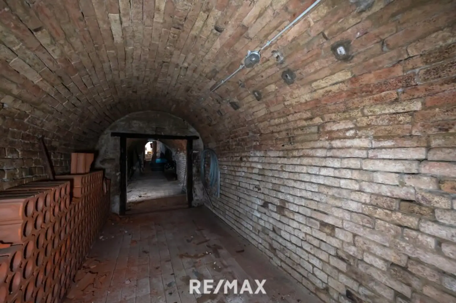 ca. 100m2 Weinkeller