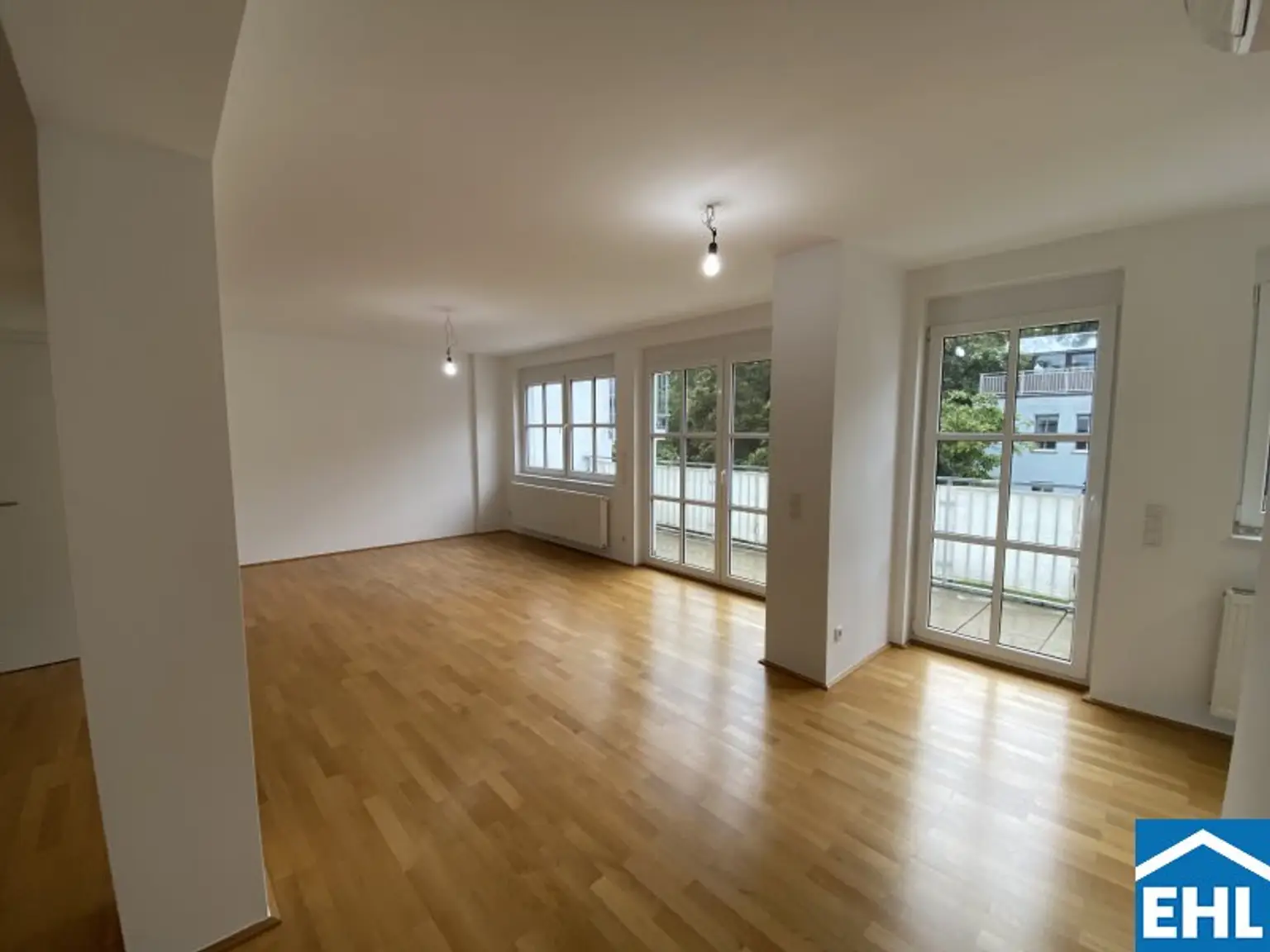 Ruhige Dachgeschosswohnung Terrasse und Balkon !