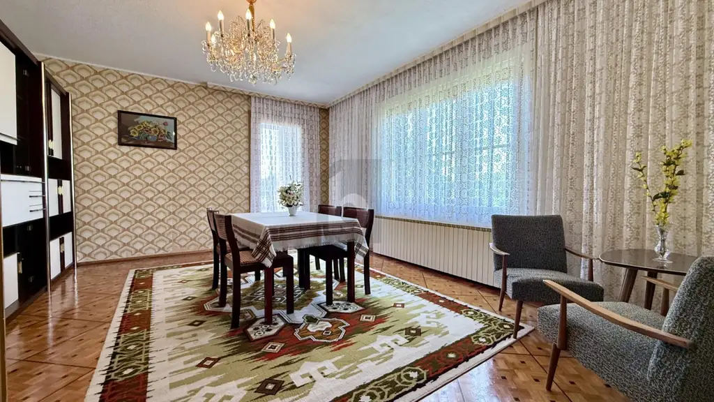 BUNGALOW MIT XXL GARTEN, KELLER & NEBENGEBÄUDE IN TOP RUHELAGE