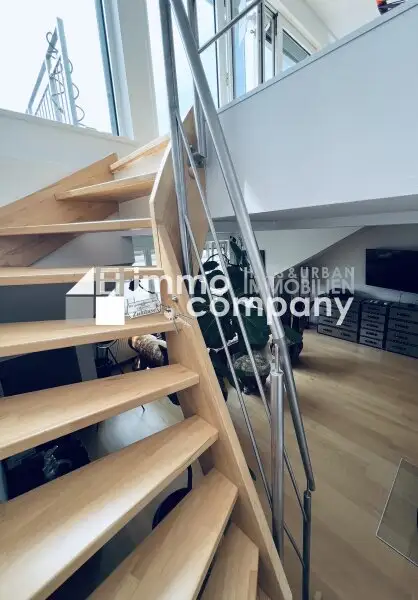 Luxuriöse zweistöckige Wohnung mit atemberaubendem Stadtblick + Balkon und geräumiger Terrasse! 15. Bezirk! U3