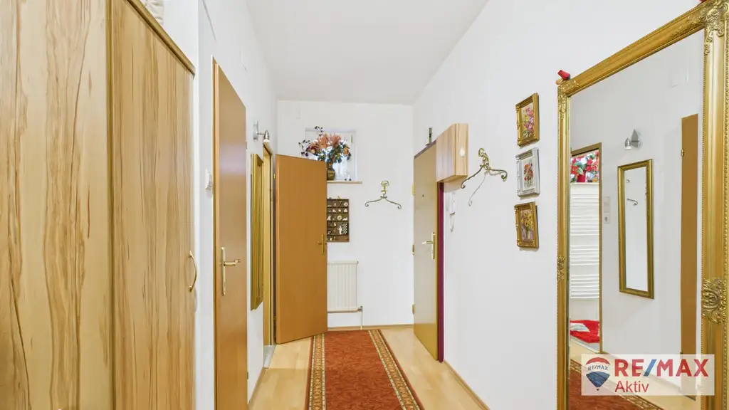 GROSSE GEPFLEGTE WOHNUNG MIT LIFT