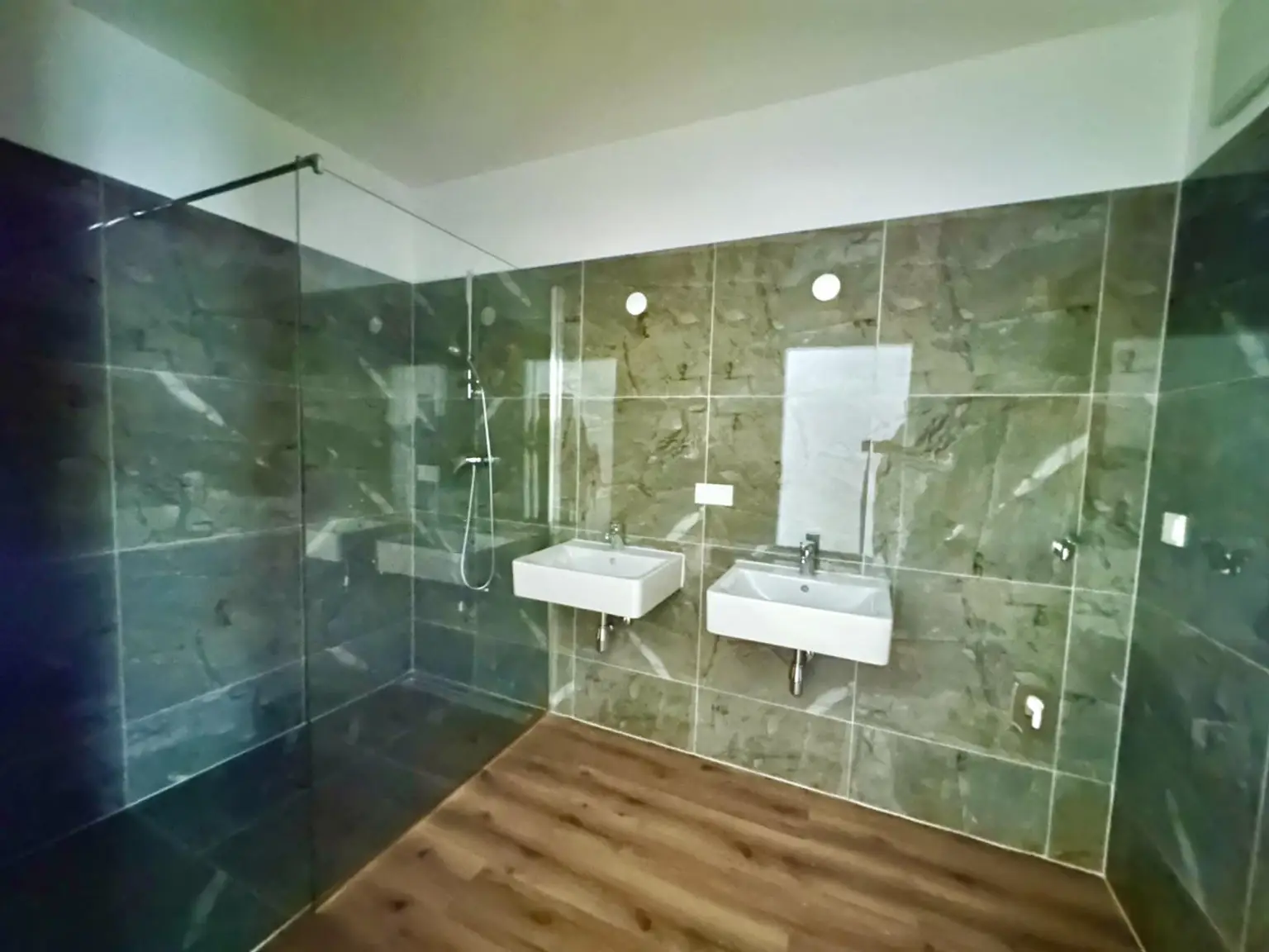 Erstbezug! Top 6! Wunderschöne zentrumsnahe 3-Zimmer Wohnung mit Balkon!
