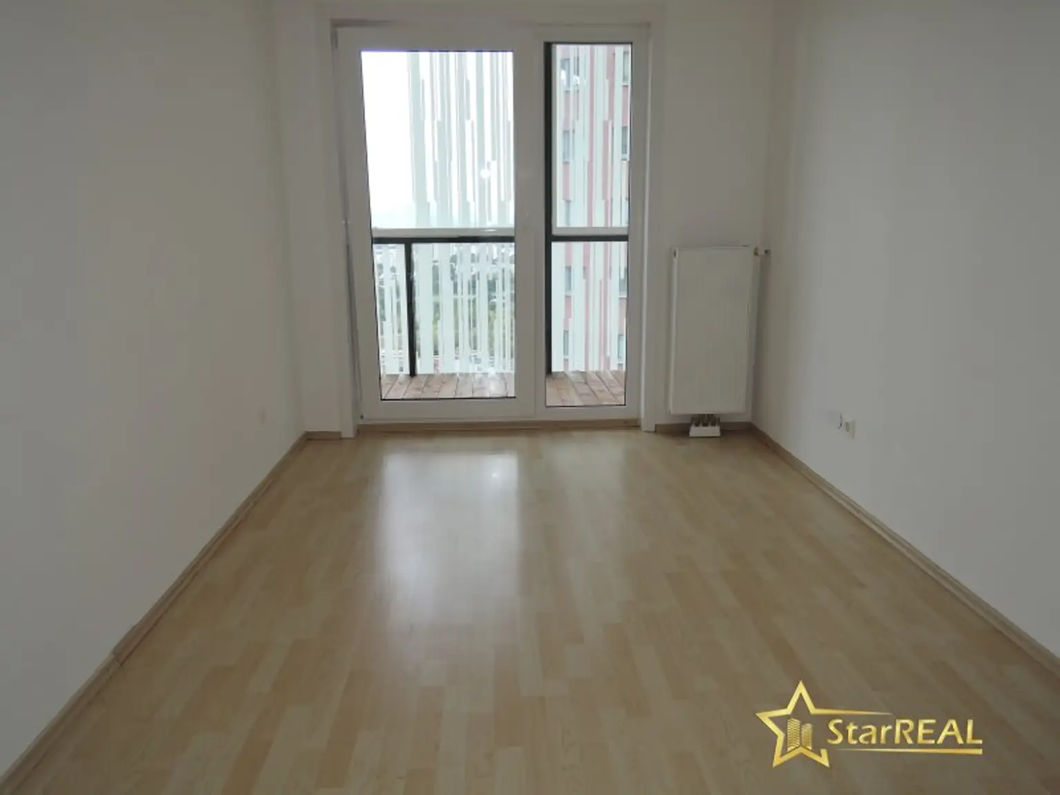 20. STOCK! TOP-WOHNUNG IM DELUGAN MEISSL TOWER. GARAGENPLATZ VORHANDEN. Sauna und Fitnessraum im Haus.