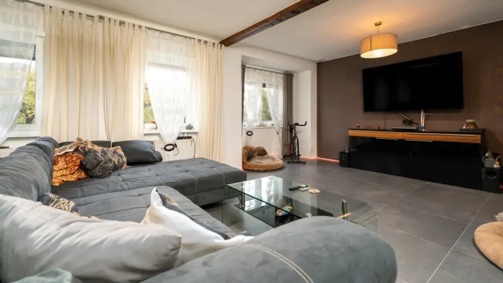 Paradies-Liebhaber aufgepasst! Detailreiches Ein oder Mehrfamilienhaus!