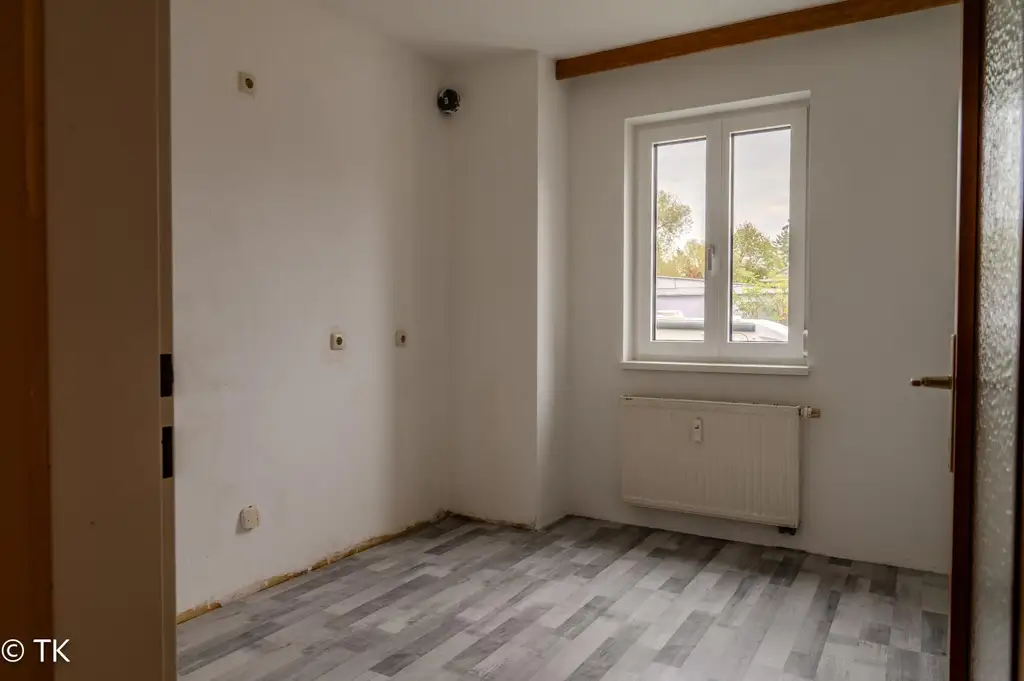 Freundliche Erdgeschosswohnung mit Tiefgaragenplatz und Loggia