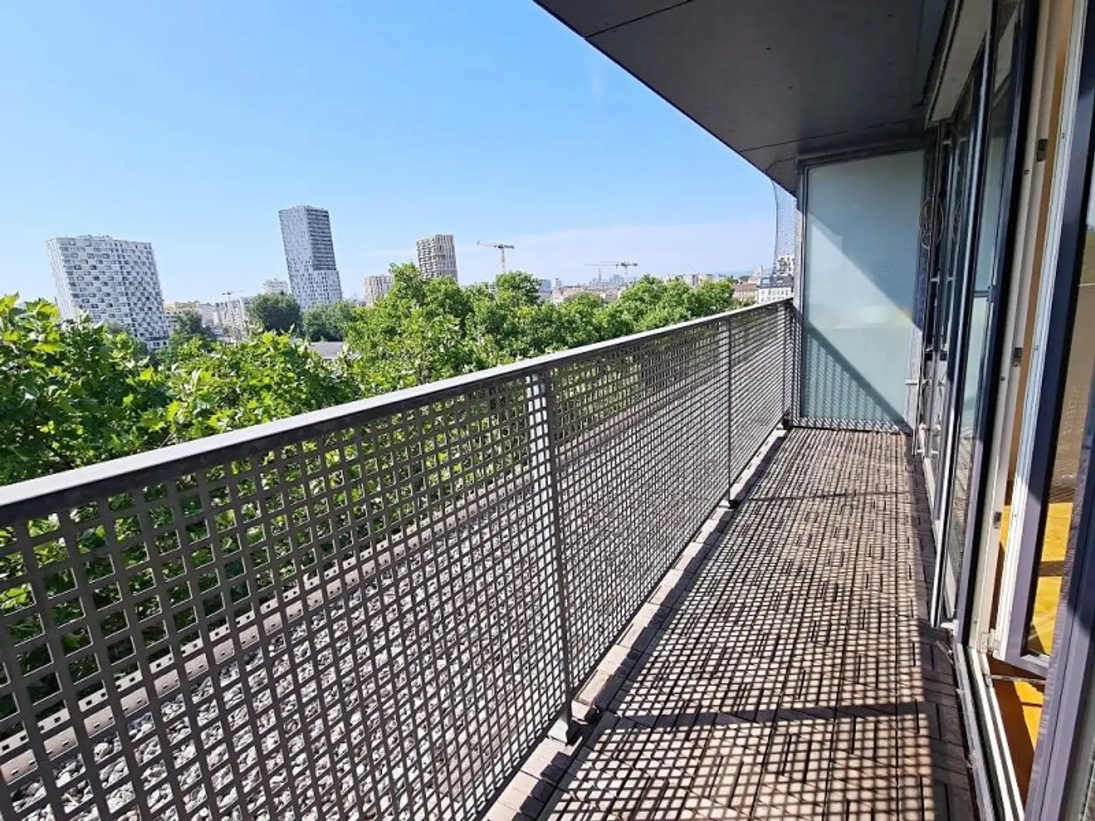 INNSTRASSE, FERNBLICK, unbefristete 97 m2 Dachgeschoß-Maisonette mit Loggia, 2 Zimmer, Komplettküche, Wannenbad, Parketten, gefördert